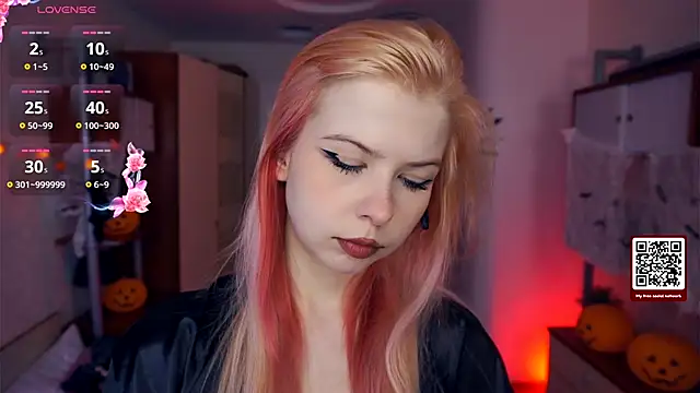 LynetHakes online show from October 2025 04:24:01 AM