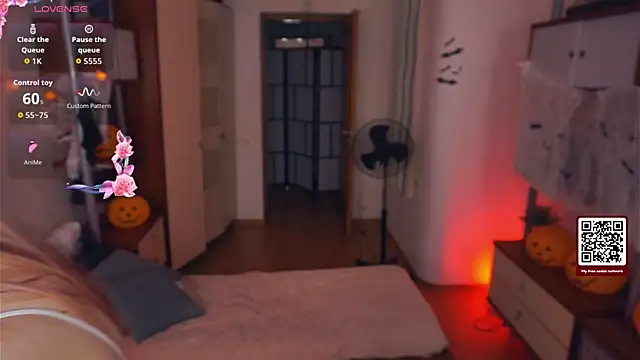 LynetHakes online show from October 2025 04:35:02 AM