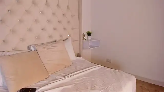 bella bloomg online show from February 2025 11:15:02 PM