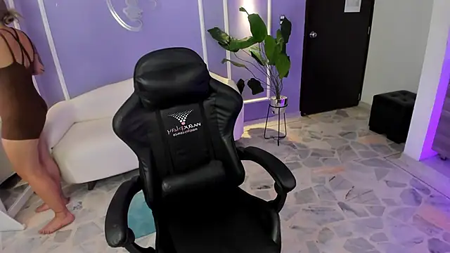 alaia greyy online show from September 2025 01:44:02 PM