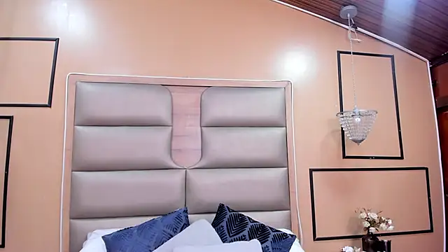 CAYLINCOLLINS online show from October 2025 03:39:02 AM