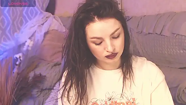 Snapshot of BritneyBarker chatting on December 2024 02:04:02 AM BritneyBarker online show from December 2024 02:04:02 AM