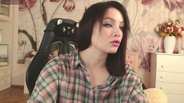 Snapshot of BritneyBarker chatting on September 2025 09:03:02 PM BritneyBarker online show from September 2025 09:03:02 PM