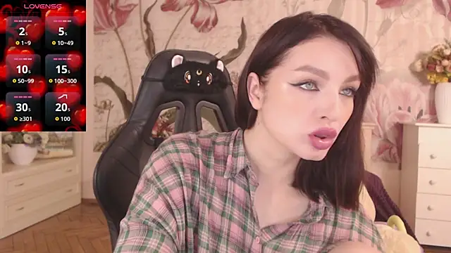 Snapshot of BritneyBarker chatting on September 2025 04:03:01 AM BritneyBarker online show from September 2025 04:03:01 AM