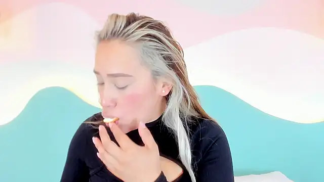 Lannajansen online show from November 2025 03:19:02 PM