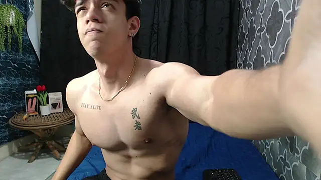 HENRY SENNI online show from February 2025 01:36:01 PM