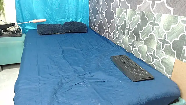 HENRY SENNI online show from March 2025 12:40:02 PM
