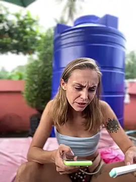 White Lu online show from November 2025 02:12:02 AM