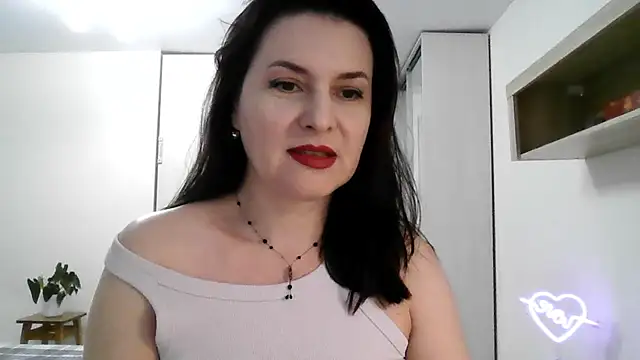 Victoria Glam online show from March 2025 05:48:02 PM