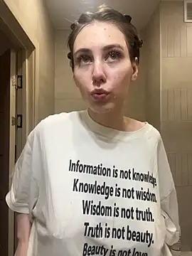 Molli Luv online show from November 2025 01:06:01 AM