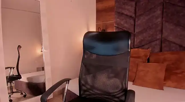 LauraaGomezz   online show from February 2025 07:30:01 PM