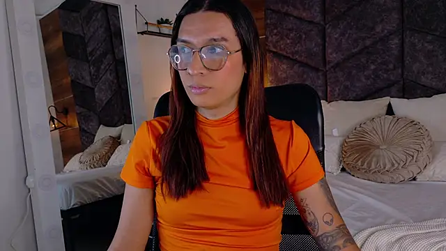 LauraaGomezz   online show from September 2025 07:47:01 PM