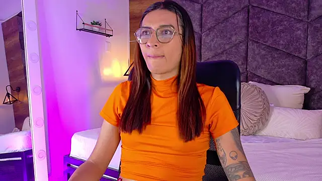 LauraaGomezz   online show from September 2025 07:28:01 PM