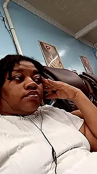 Snapshot of Big_BodyDee chatting on March 2025 05:43:02 PM Big BodyDee online show from March 2025 05:43:02 PM