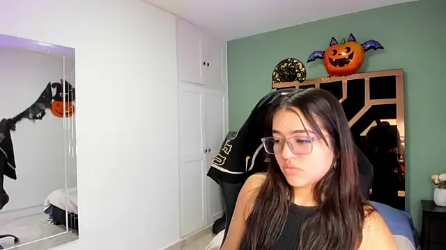 Billie Jhonson  online show from October 2025 07:03:01 PM