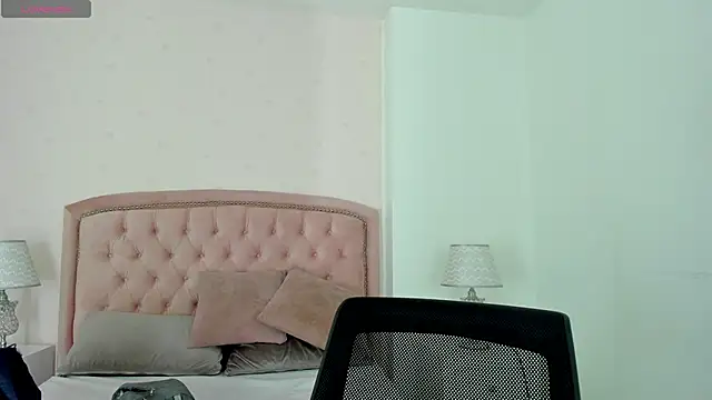 Kendall  Fox online show from October 2025 04:48:02 AM