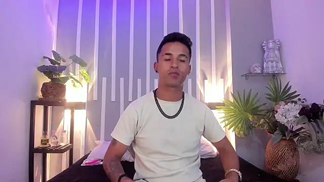 Nikki and Mayk online show from November 2025 02:43:01 AM