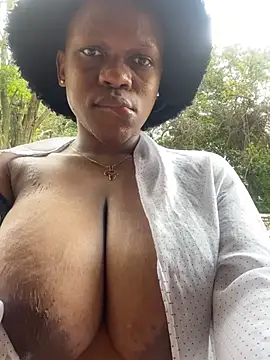 Snapshot of Boneca25 chatting on February 2025 01:01:01 PM Boneca25 online show from February 2025 01:01:01 PM