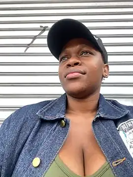 Snapshot of Boneca25 chatting on February 2025 12:43:02 PM Boneca25 online show from February 2025 12:43:02 PM