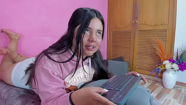 Snapshot of evaa_greey chatting on February 2025 08:03:01 PM evaa greey online show from February 2025 08:03:01 PM