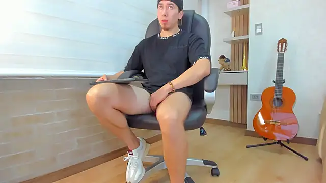 Tombarden online show from November 2025 07:13:01 PM