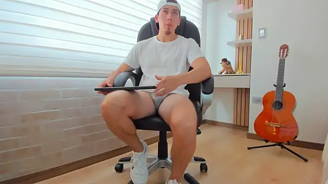 Tombarden online show from November 2025 07:04:02 PM