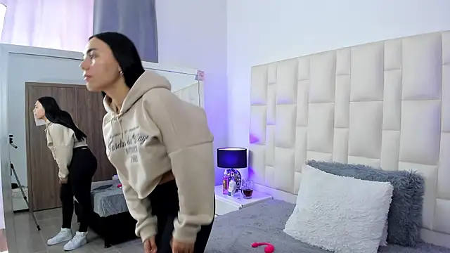 Snapshot of Ariana_rouse chatting on October 2025 05:20:02 PM Ariana rouse online show from October 2025 05:20:02 PM