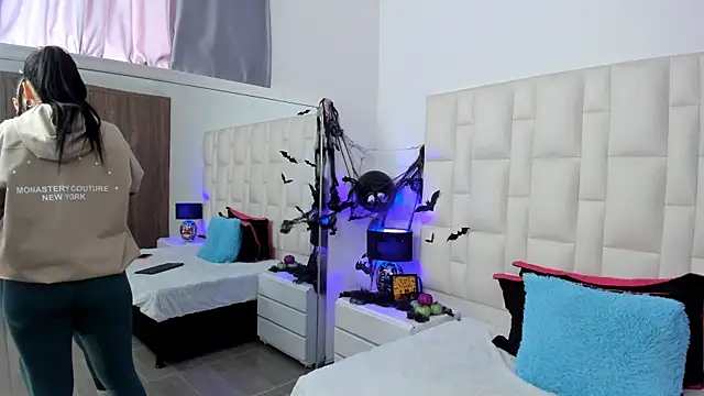 Snapshot of Ariana_rouse chatting on October 2025 04:41:01 PM Ariana rouse online show from October 2025 04:41:01 PM