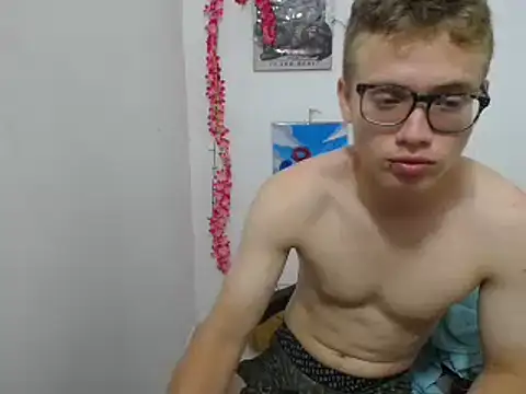 cristopher-2004 online show from March 2025 10:10:02 PM