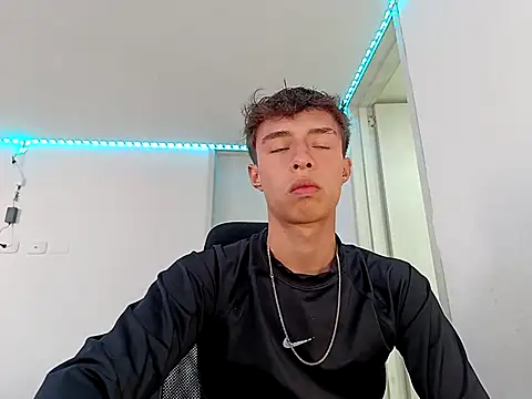 Juanmres online show from September 2025 06:57:02 PM