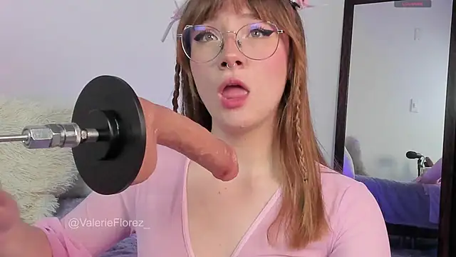 Snapshot of ValerieFlorez_ chatting on October 2025 11:16:01 PM ValerieFlorez online show from October 2025 11:16:01 PM