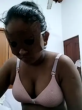 DiluQueen online show from February 2025 02:22:02 PM