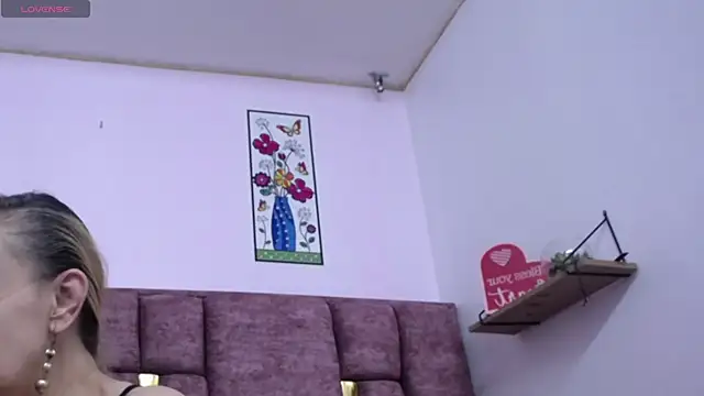 VICTORIAHANK  online show from April 2026 08:20:01 PM