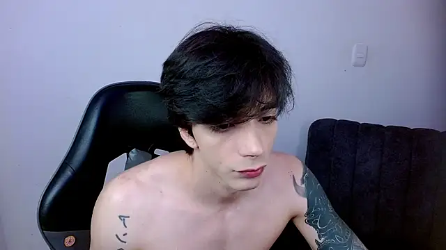 Snapshot of H3ll_B0I chatting on June 2026 04:10:02 AM H3ll B0I online show from June 2026 04:10:02 AM