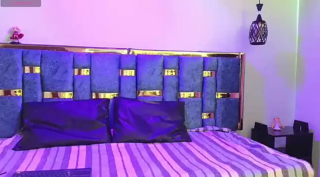 emily fox 3 online show from February 2025 01:01:01 PM
