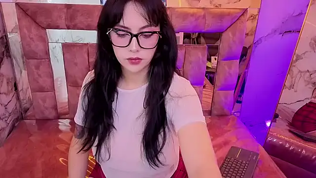 Snapshot of Hela_v chatting on July 2026 08:11:02 PM Hela v online show from July 2026 08:11:02 PM