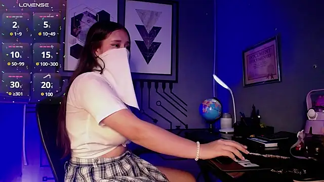 Snapshot of LeilaRasi chatting on February 2025 01:54:01 AM LeilaRasi online show from February 2025 01:54:01 AM