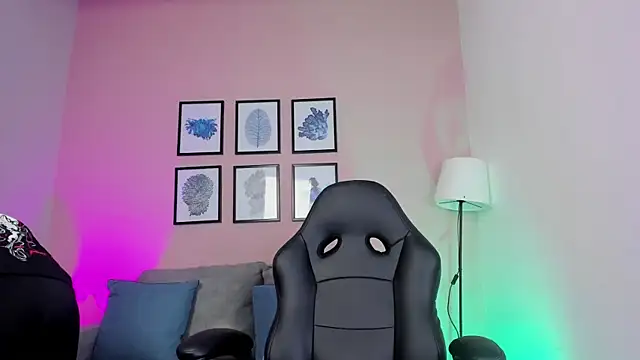 nina  dixon online show from December 2025 10:48:01 PM