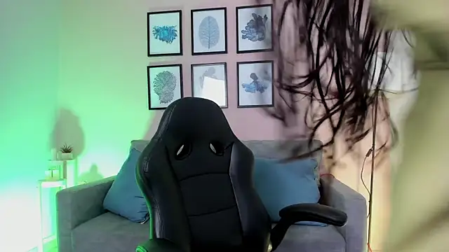 nina  dixon online show from December 2025 11:44:01 PM