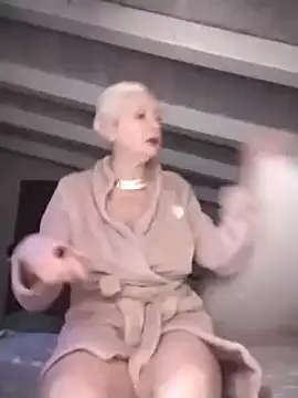 Snapshot of divinaerotica chatting on March 2025 05:18:02 PM divinaerotica online show from March 2025 05:18:02 PM