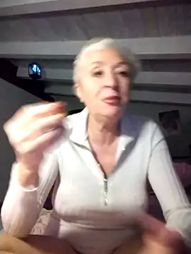 divinaerotica online show from April 2026 06:28:01 PM