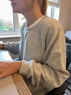 Snapshot of Phoebe_Lily chatting on October 2025 07:52:01 AM Phoebe Lily online show from October 2025 07:52:01 AM