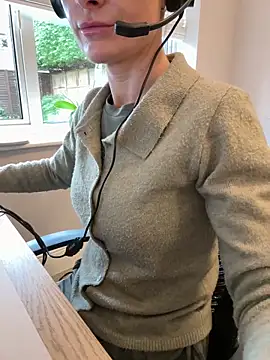 Snapshot of Phoebe_Lily chatting on October 2025 10:17:02 AM Phoebe Lily online show from October 2025 10:17:02 AM