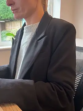 Snapshot of Phoebe_Lily chatting on November 2025 02:27:01 PM Phoebe Lily online show from November 2025 02:27:01 PM