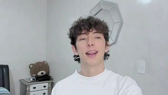 miketwink online show from February 2026 11:22:01 PM