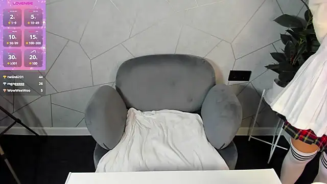 Alisa Suun online show from February 2025 09:40:02 AM