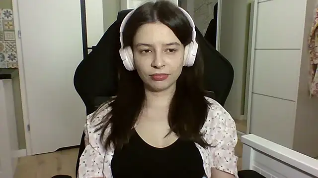 LariceSexy online show from April 2026 06:12:01 PM