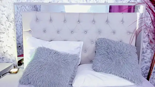 Ariana greenblat online show from October 2025 04:27:02 PM