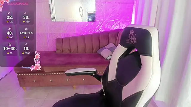 Snapshot of miss_isabella_m chatting on September 2025 01:22:01 PM miss isabella m online show from September 2025 01:22:01 PM