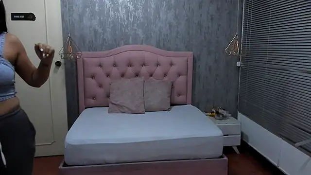 Hadley  online show from February 2025 03:50:01 AM